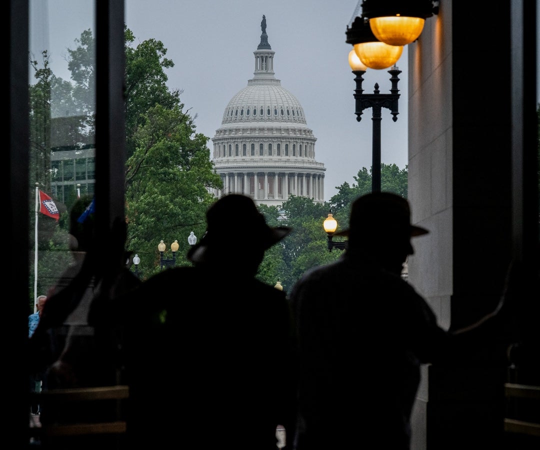 El Senado modifica el proyecto de ley fiscal de Trump para cortejar a los republicanos que se resisten a votar
