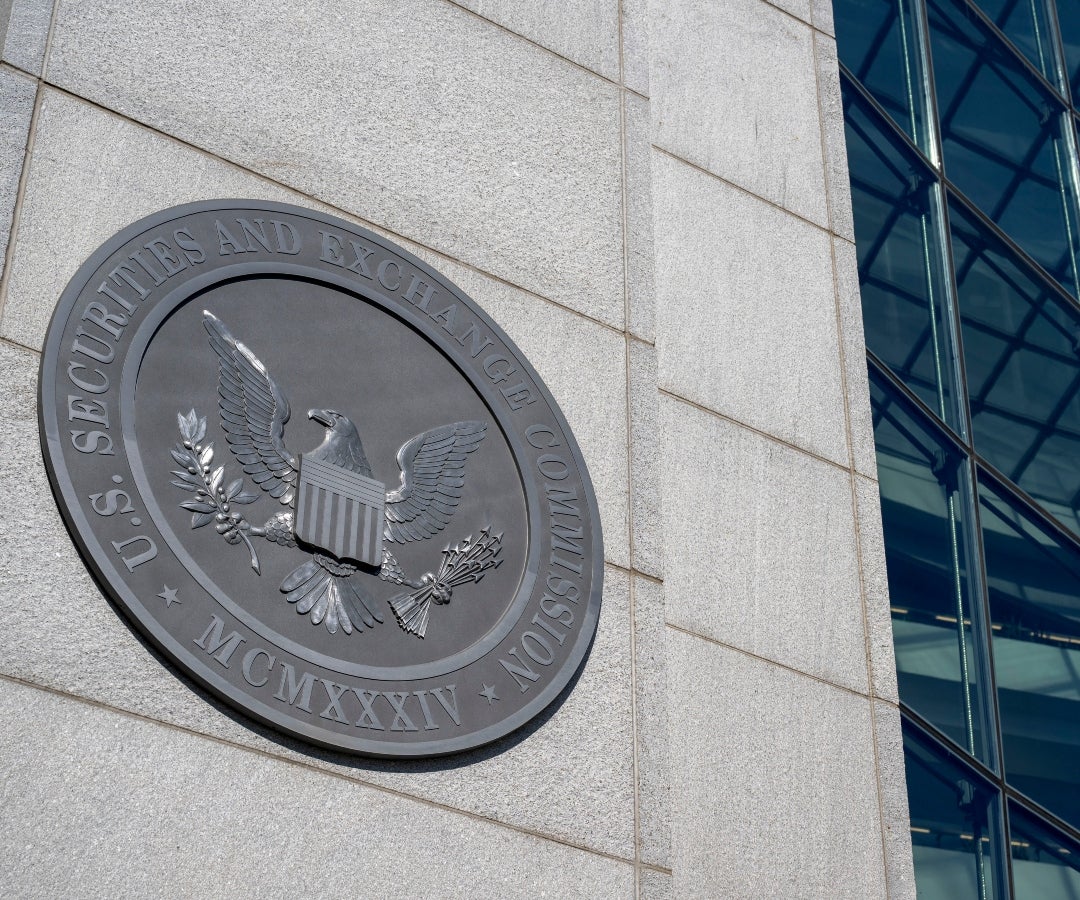 Dos funcionarios de la SEC son acusados ​​de tráfico de información privilegiada