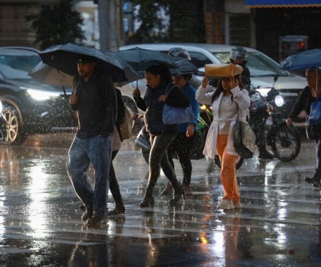 Tormentas tropicales gemelas amenazan a México desde el Atlántico y el Pacífico