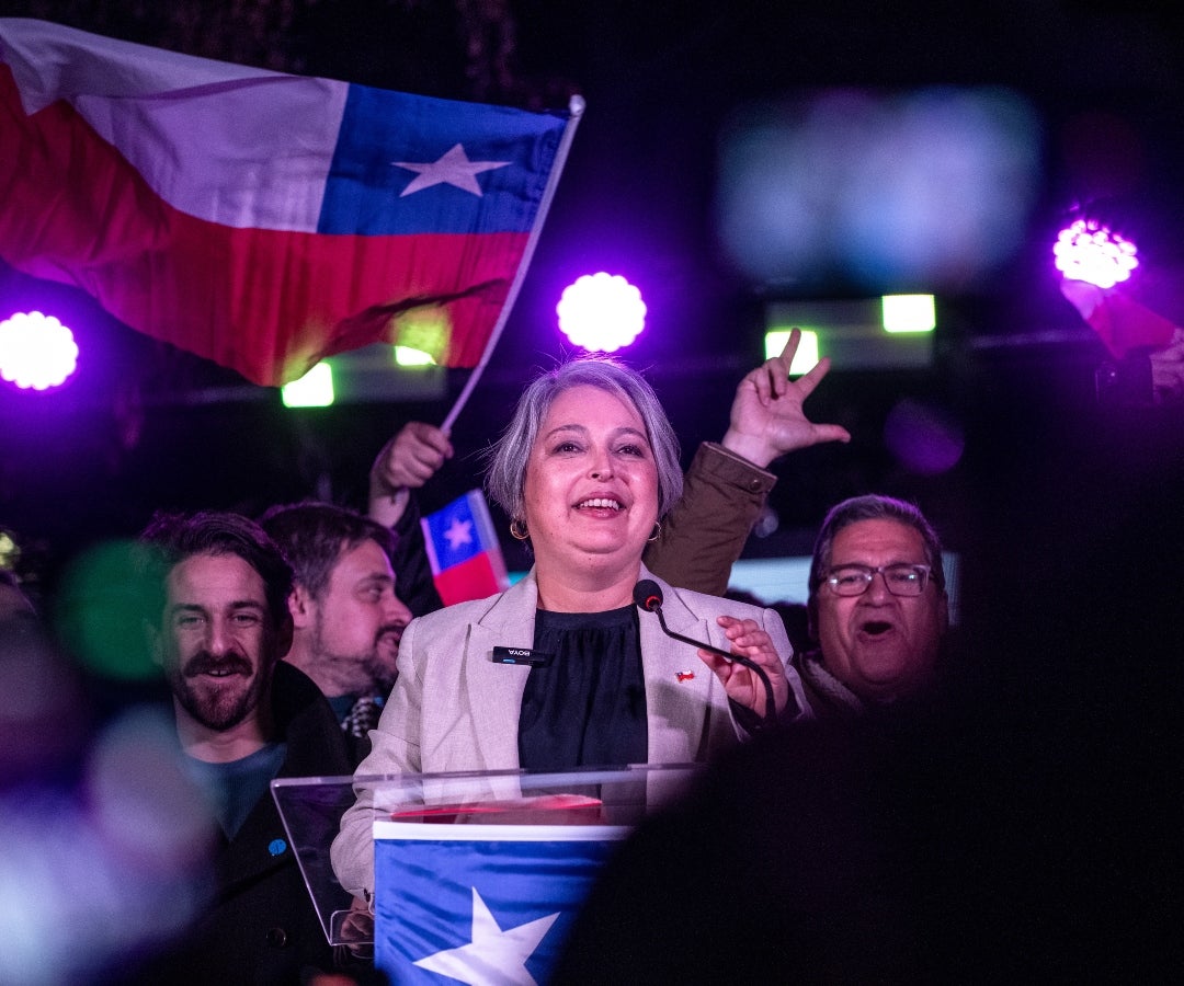 Jeannette Jara en un mitin de las primarias presidenciales en Santiago el 29 de junio