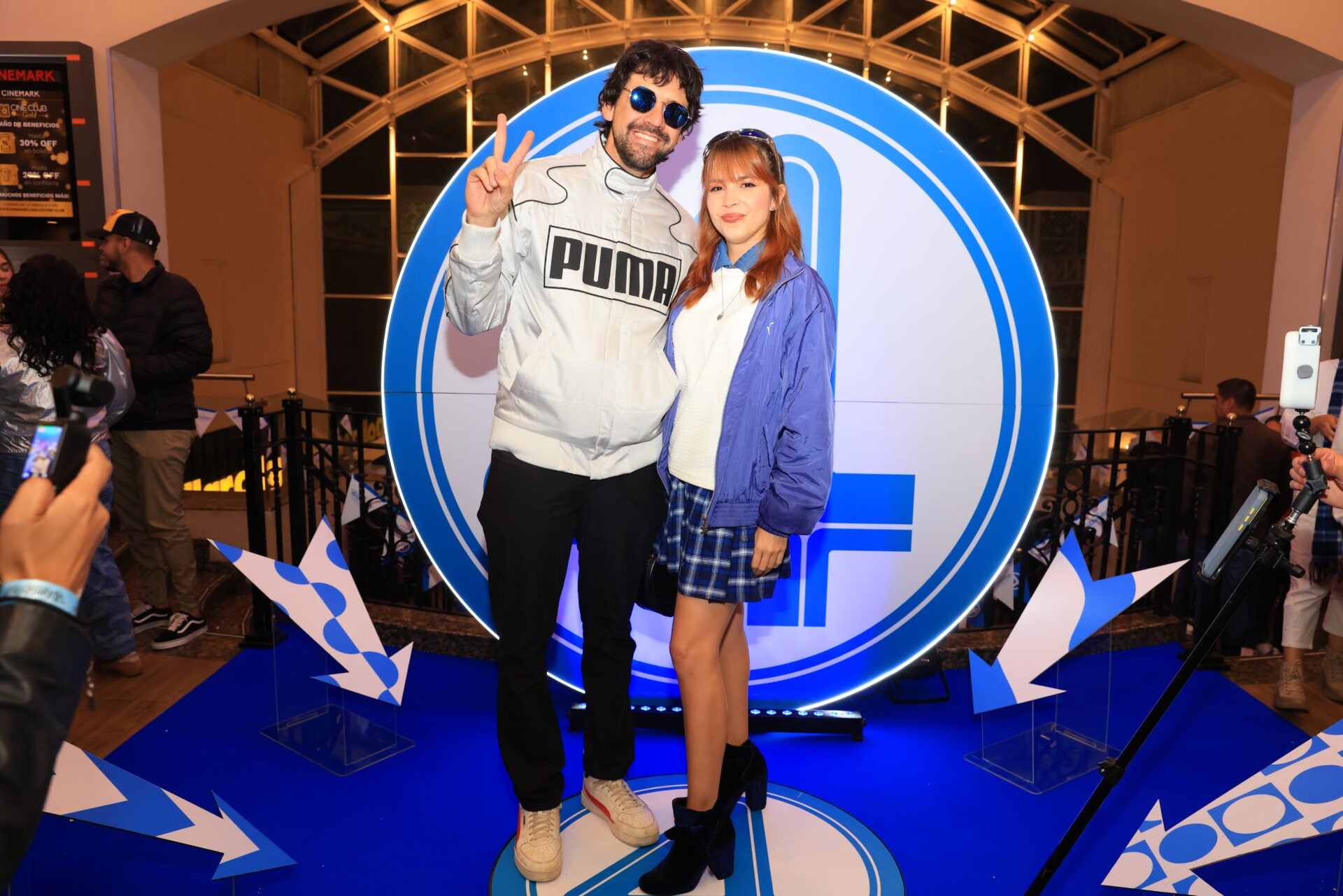 Camilo Pardo, comediante y uno de los integrantes de F*¨cks News; y la cantante y actriz Isabel Restrepo, de nombre artístico Kristal.