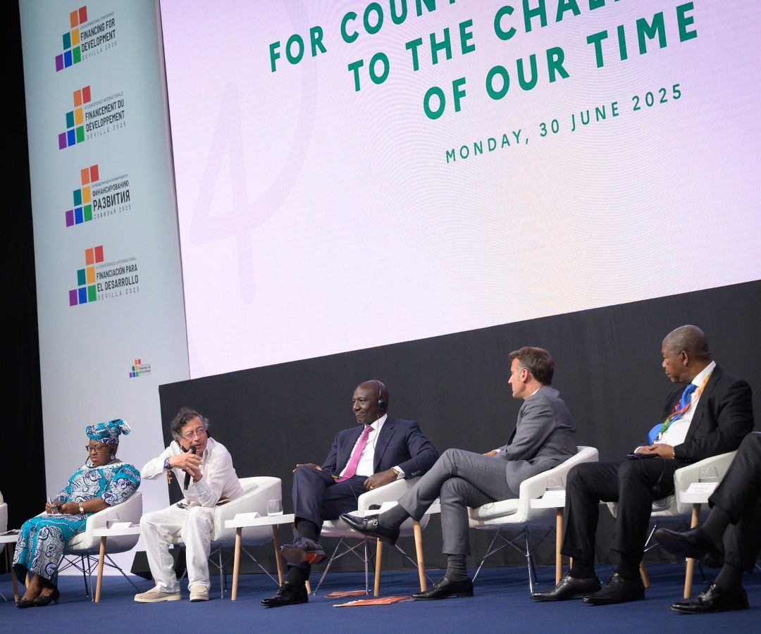 Cruce de palabras e ideologías entre el mandatario Petro y su homólogo Macron