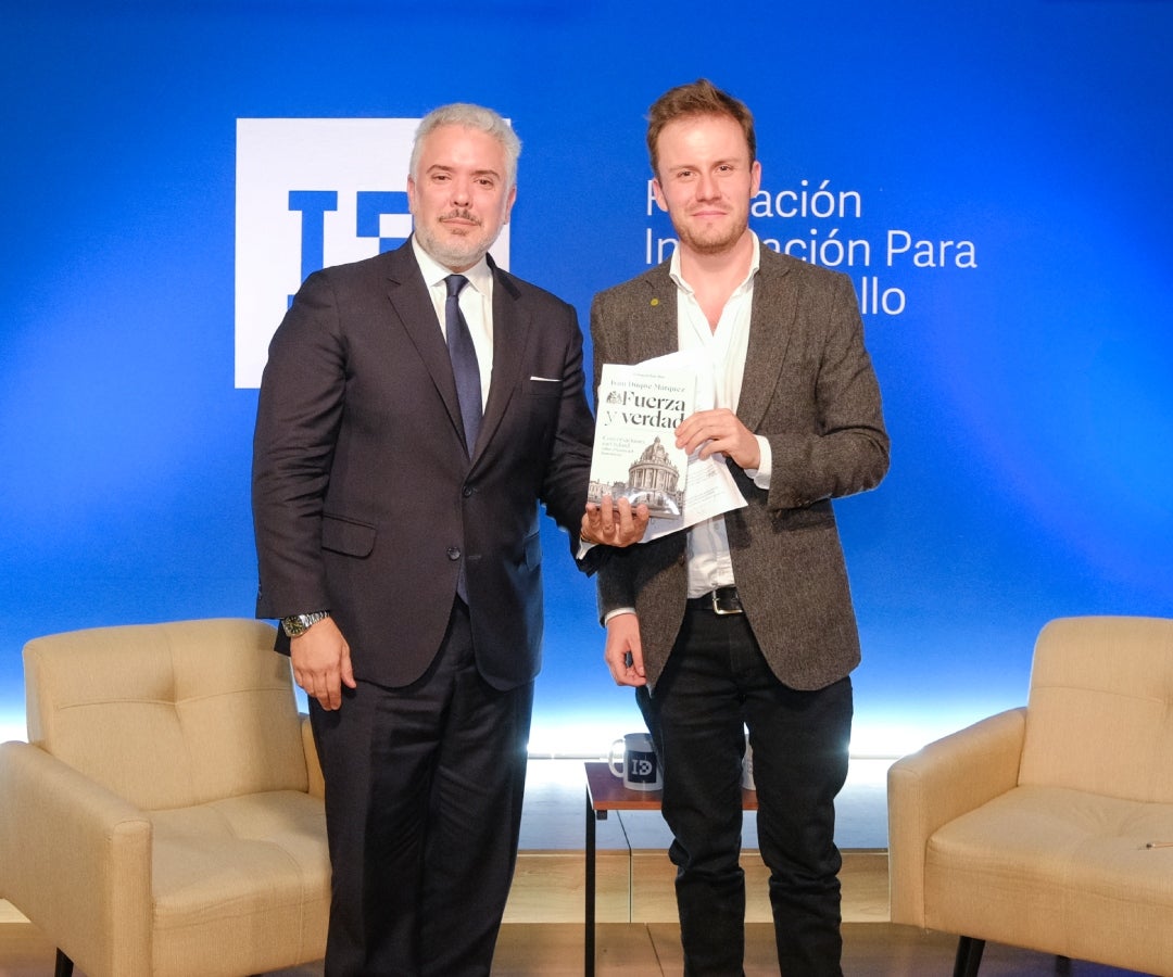Iván Duque Márquez, expresidente de Colombia; y Lucas Pombo, consultor en comunicación y políticas públicas.