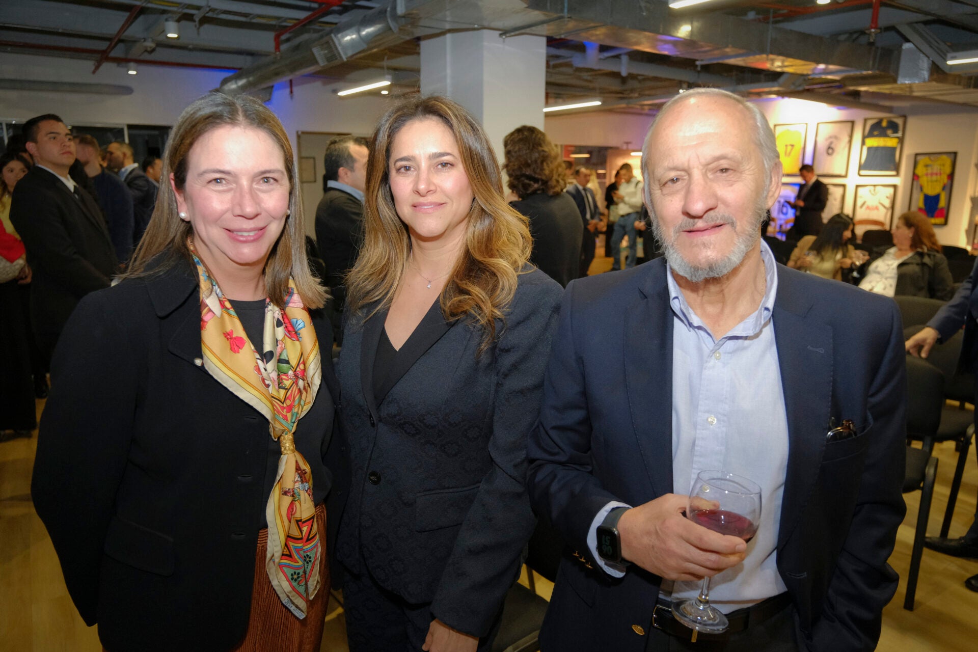 Adriana Mejía; María Juliana Ruiz, abogada y exprimera dama de Colombia; y Luis Fernando Ruiz, padre de María Juliana.