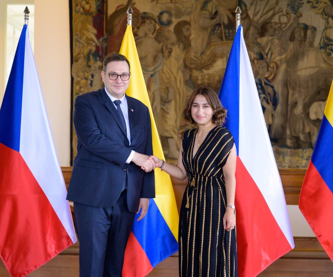 Jan Lipavský, ministro de Asuntos Exteriores de la República Checa, y Laura Sarabia, canciller.