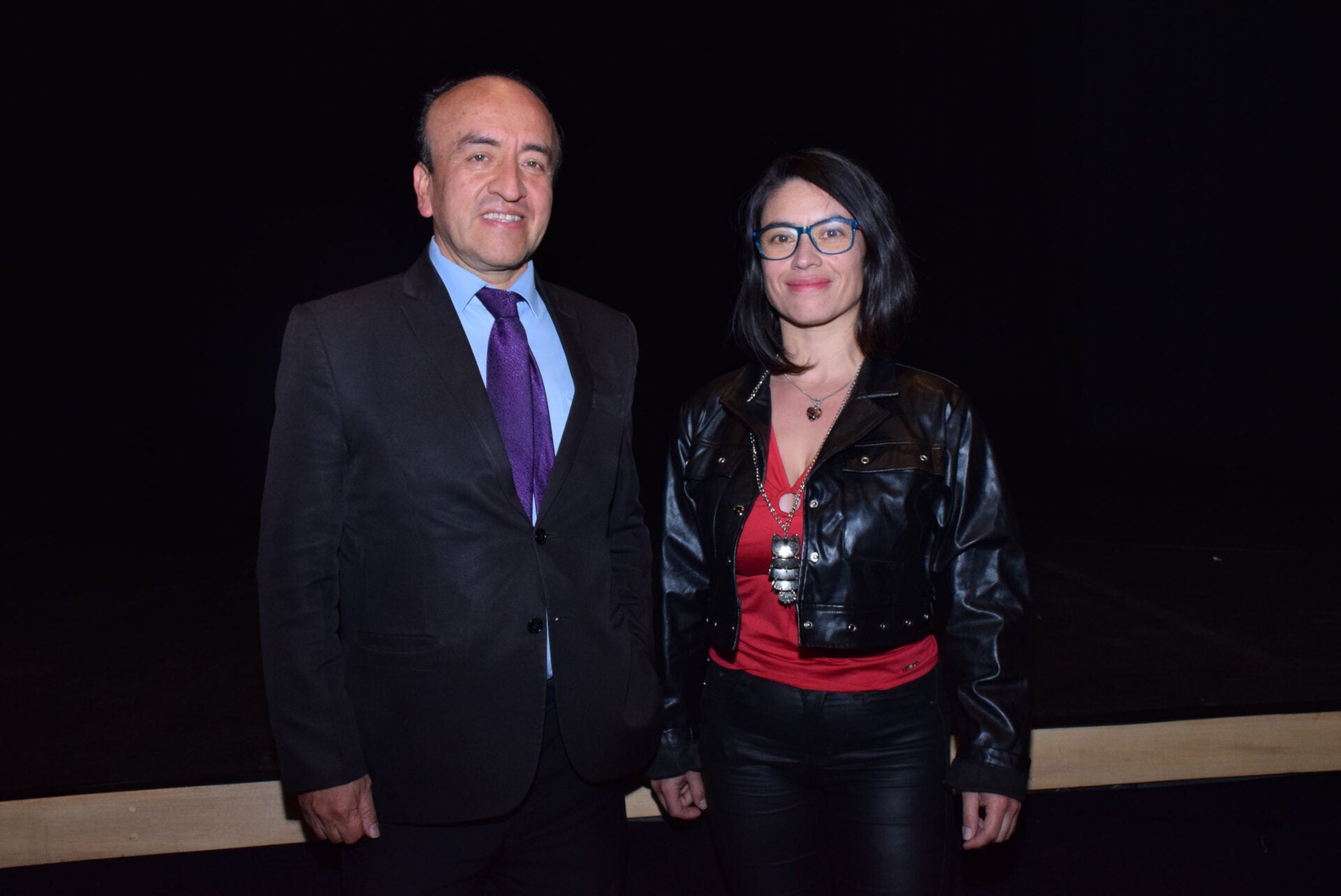 Hugo Hilarion, director de asuntos internacionales para Oriente de la Universidad Ecci; y Mónica Vargas, diseñadora gráfica y estudiante de Mandarín.