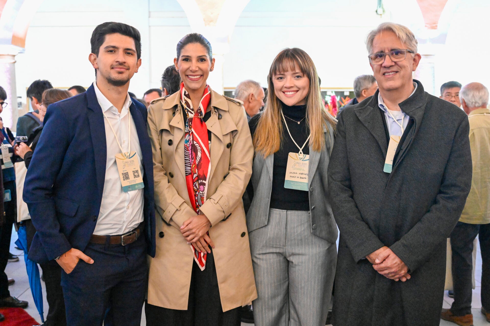 Luis Felipe Morales, funcionario de oficina; Luisa Fernanda Vásquez, gerente oficina de convenciones; Valeria Martínez, analista de la oficina de convenciones de Invertir en Bogotá; y Andrés Rosas Wulfers, vicerrector de extensión de la Javeriana.