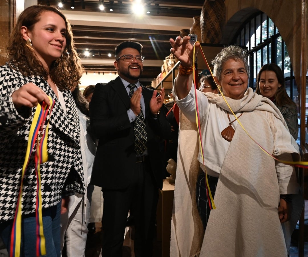 El público tendrá la posibilidad de encontrar dos especialidades, ya que en un tercio del área total de la tienda estará disponible la comercialización de joyería, bisutería y orfebrería