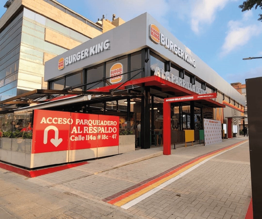 Local de Burger King en la Pepe Sierra Burger King y Alpina se alian para lanzar la Megastacker con queso Tilsit Ahumado