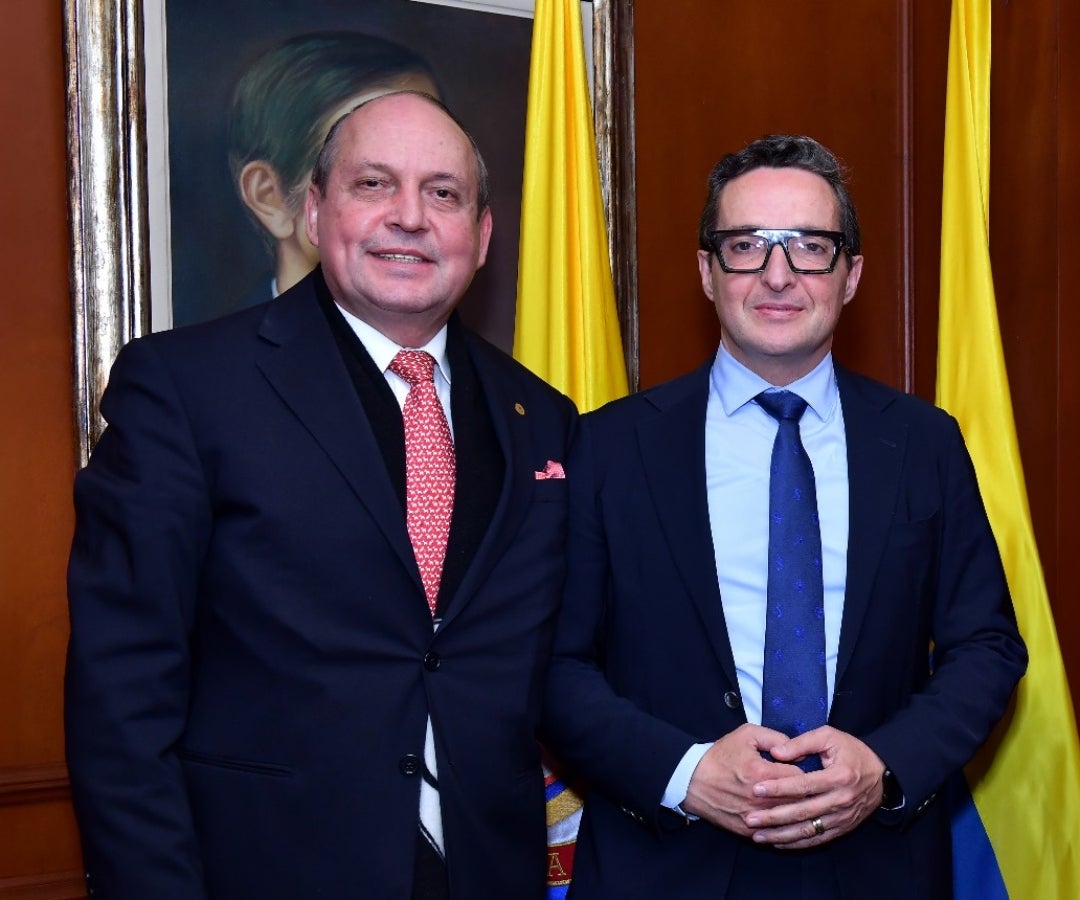 Kazys Vogulys, presidente Icem LAT y CEO de Proyectos Grupo Cer Aeronautical; y Juan Manuel Corchado, rector de la Universidad de Salamanca.