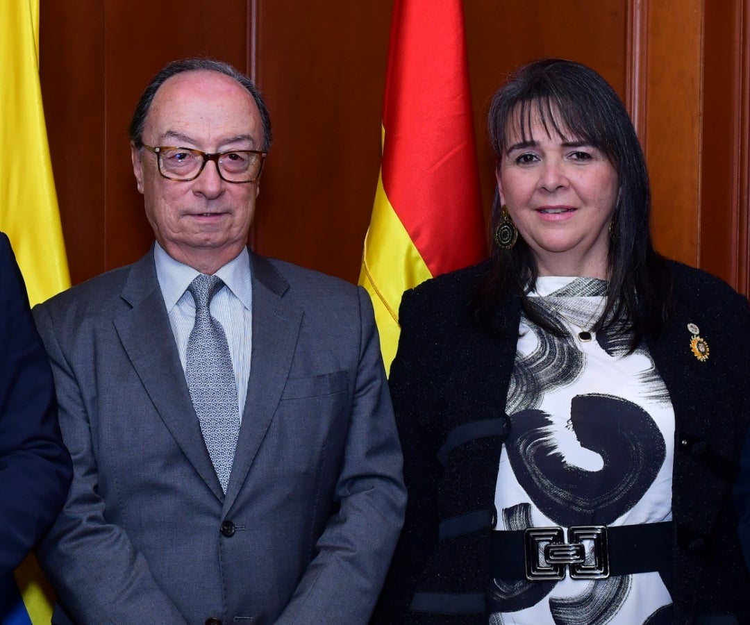Jorge Noguera Calderón, rector de la Universidad Sergio Arboleda; y Sandra Gómez Moreno, secretaria general de la Fundación General de la Universidad de Salamanca.