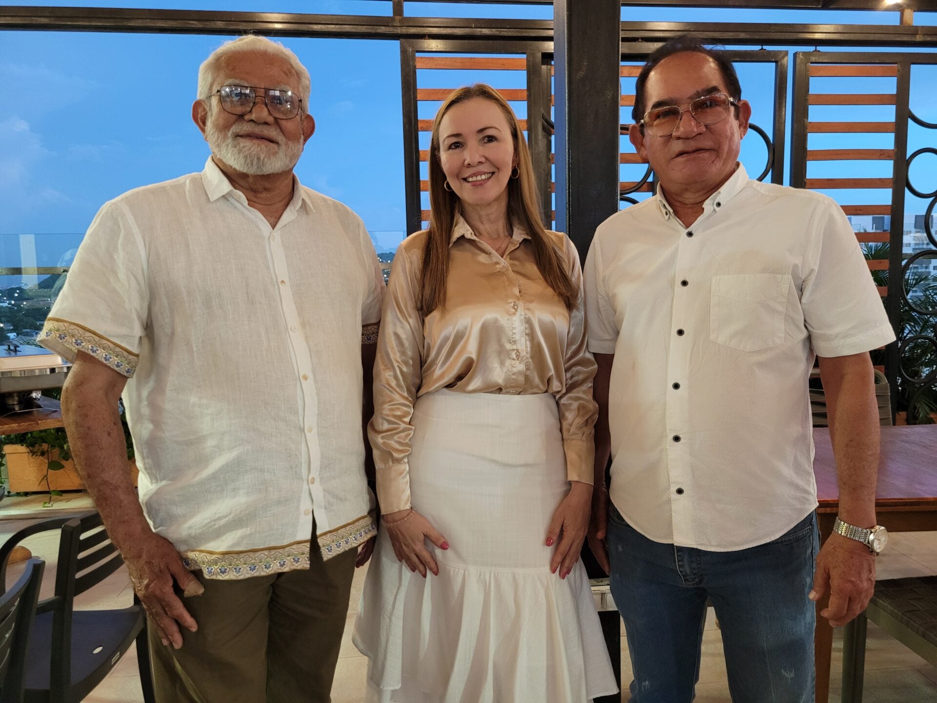 Ángel Caez, socio inversionista; Jacqueline Rodelo, gerente de Wyndham Garden Cartagena; y Emil Meza, socio inversionista.