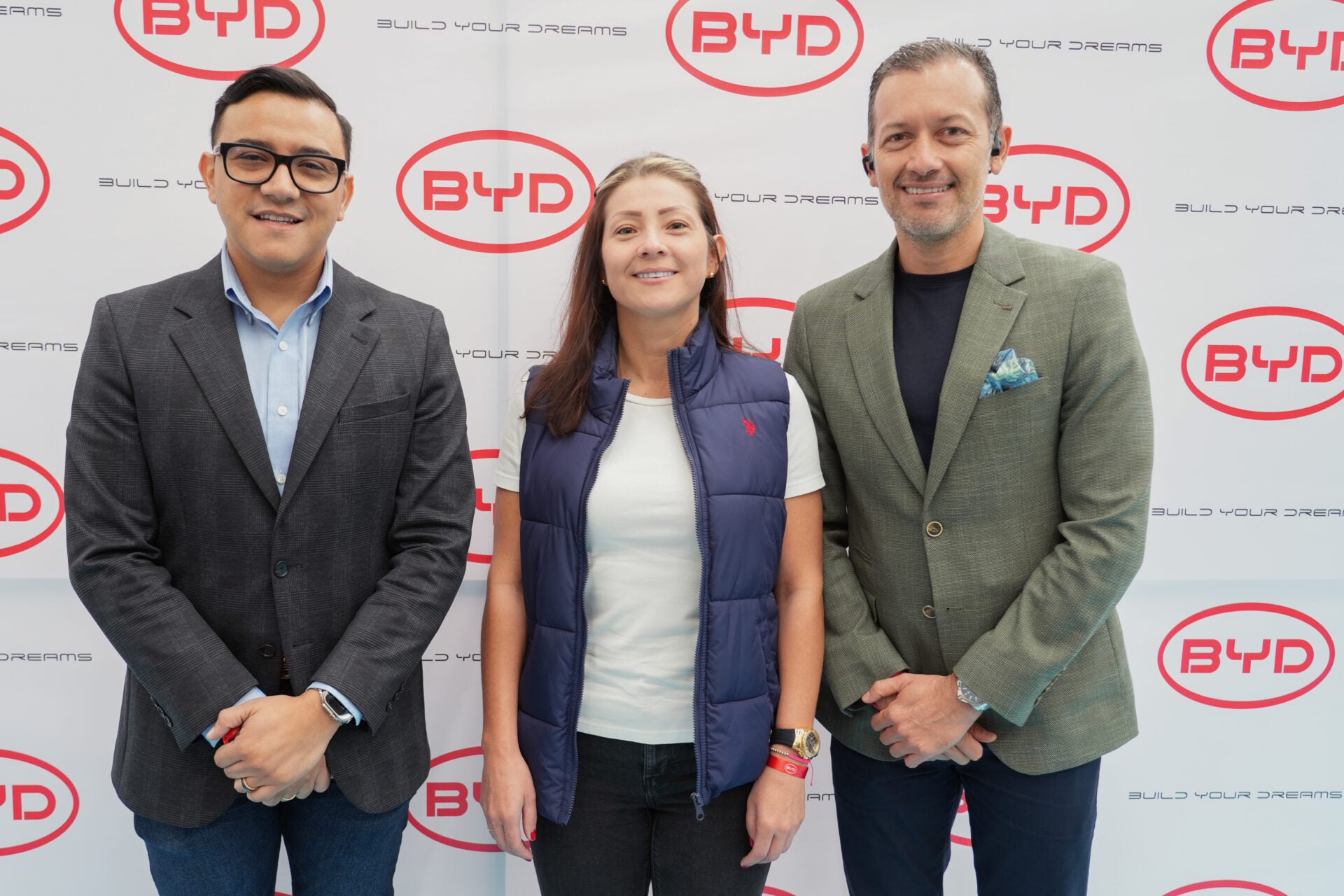 Emiro Castro Meza, gerente general de Metrolínea Bucaramanga; María Paula Ordóñez, subdirectora del área metropolitana de Bucaramanga; y Jhon Manuel Delgado, director del área metropolitana de Bucaramanga.