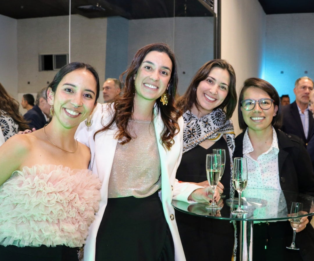 Sofia Olmus, mentora Kajuyalí School; Liliana Guerrero, coordinadora de psicología en Kajuyalí School; Jimena Postigo, psicóloga en Kajuyalí School; y Diana Paola Garzon, mentora Kajuyalí School.
