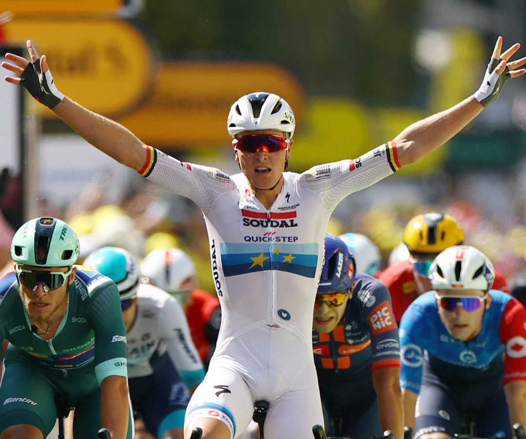 Tim Merlier celebra su triunfo en la etapa 9 del Tour de Francia