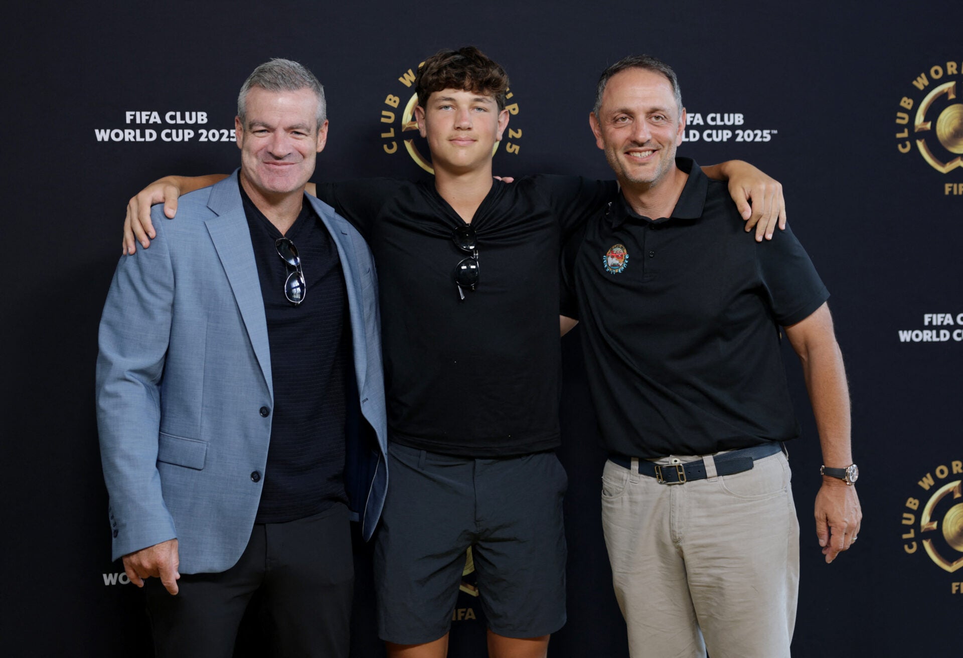 Jon Patricof, director ejecutivo del equipo de Esquí y Snowboard de EE.UU. , U.S. Ski & Snowboard; ed Patricof, hijo de Jon Patricof; y Youri Djorkaeff, exfutbolista campeón del mundo con la selección de Francia en 1998 y actual embajador de la Fifa