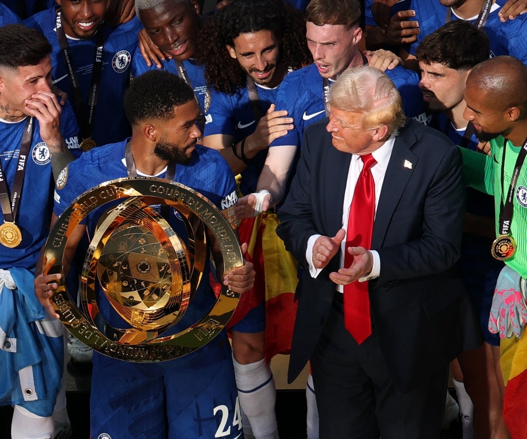 Trump entregó al Chelsea la copa del Mundial de Clubes realizada en EE.UU.