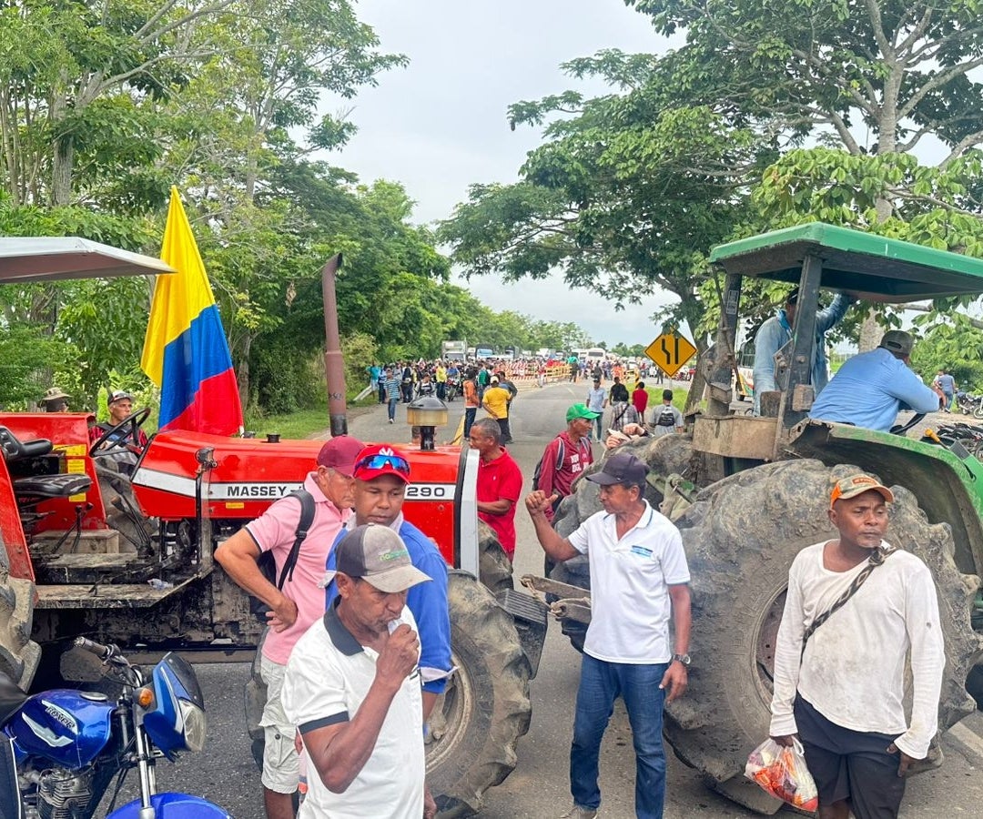 Arroceros comienzan a bloquear las vías