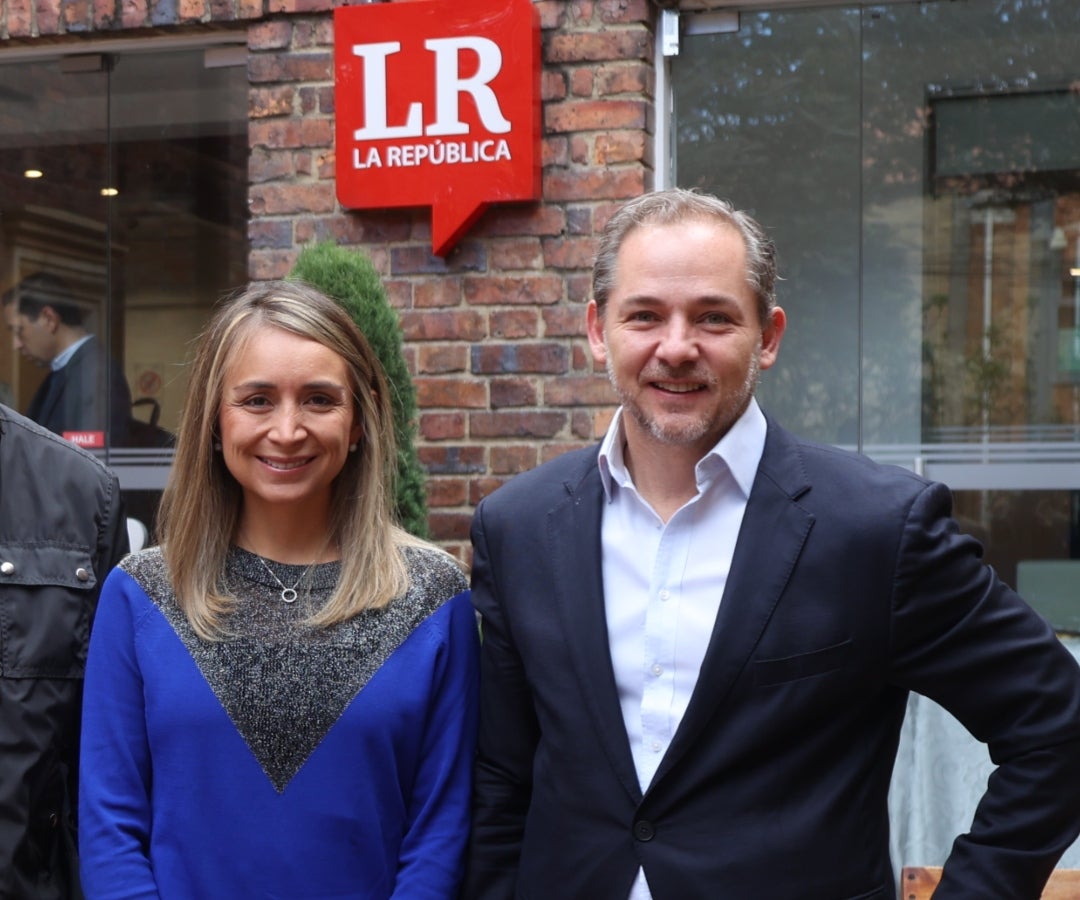 Ana María Prieto, directora de Sistemas de Pago del Banco La República; y Massimo Campodónico, gerente de medios de pago de Itaú Colombia.