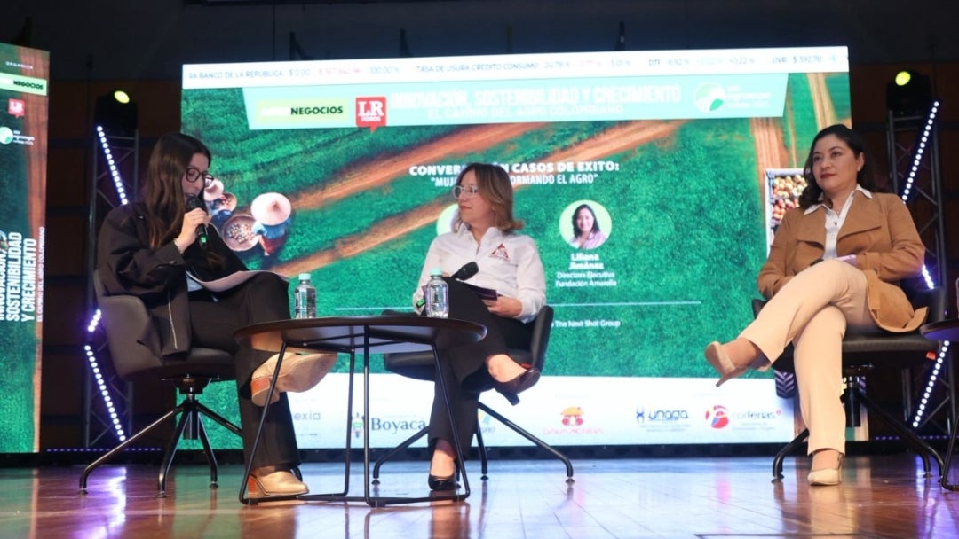 María Alejandra Botero Galviz, líder de impacto en The Next Shot Group; Claudia Rodríguez, coordinadora de equidad de la Federación Nacional de Cafeteros y Liliana Jiménez, directora de la Fundación Amarella
