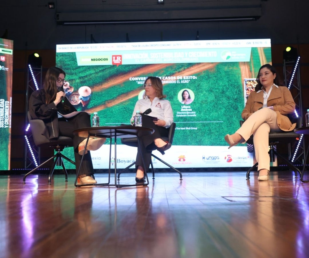 María Alejandra Botero Galviz, líder de impacto en The Next Shot Group; Claudia Rodríguez, coordinadora de equidad de la Federación Nacional de Cafeteros y Liliana Jiménez, directora de la Fundación Amarella
