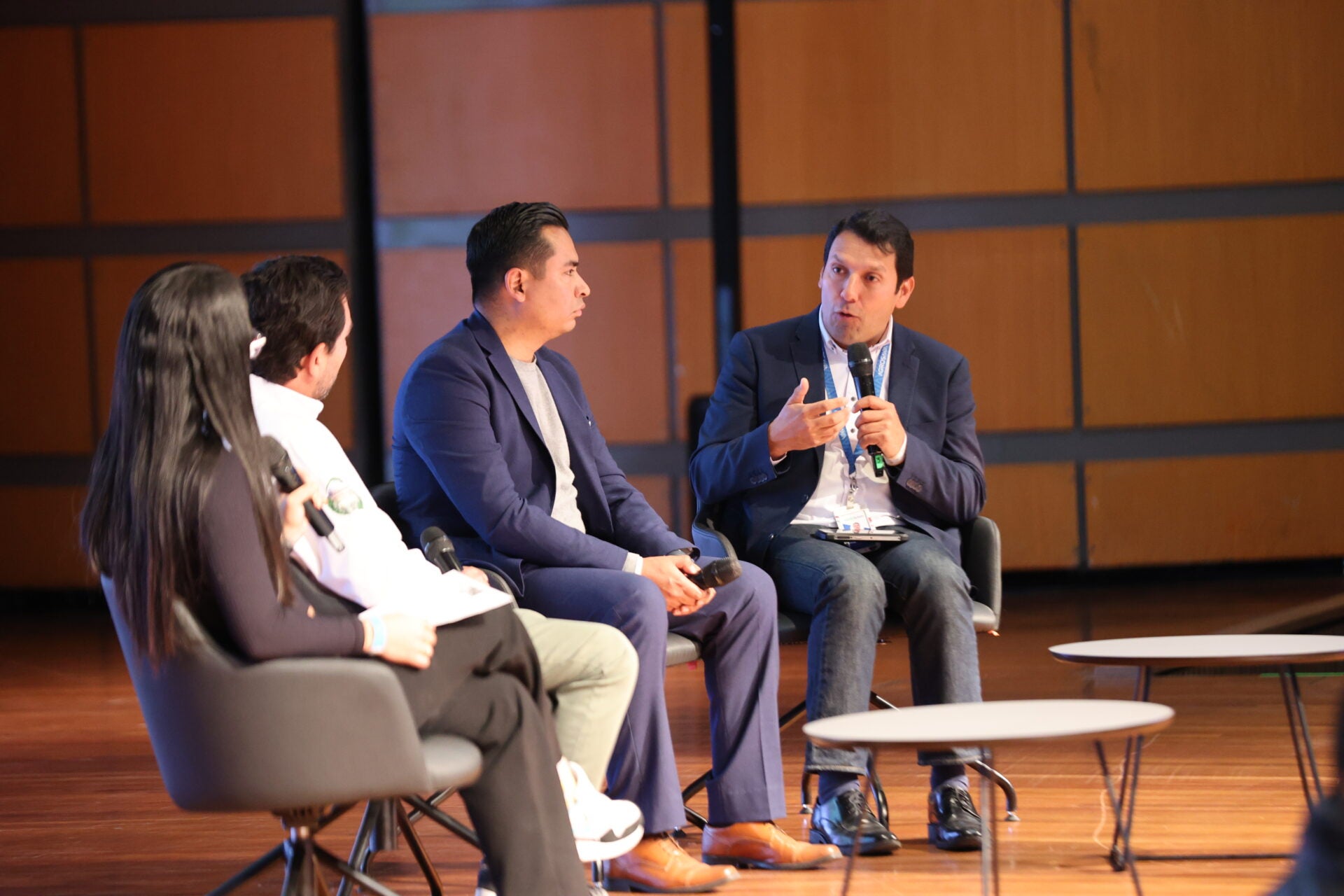 Rodrigo Martínez, de Agrosavia (derecha); Luis Felipe Arboleda, de Davivienda (centro); y Nelson Barrera, de Siemens.