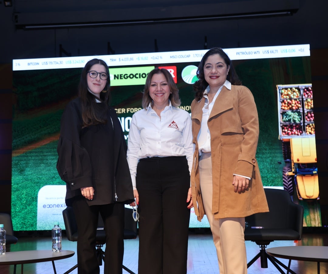María Alejandra Botero Galviz, líder de impacto en The Next Shot Group; Claudia Rodríguez, coordinadora de equidad en la Fedecafé; y Liliana Jiménez, directora de Fundación Amarella.