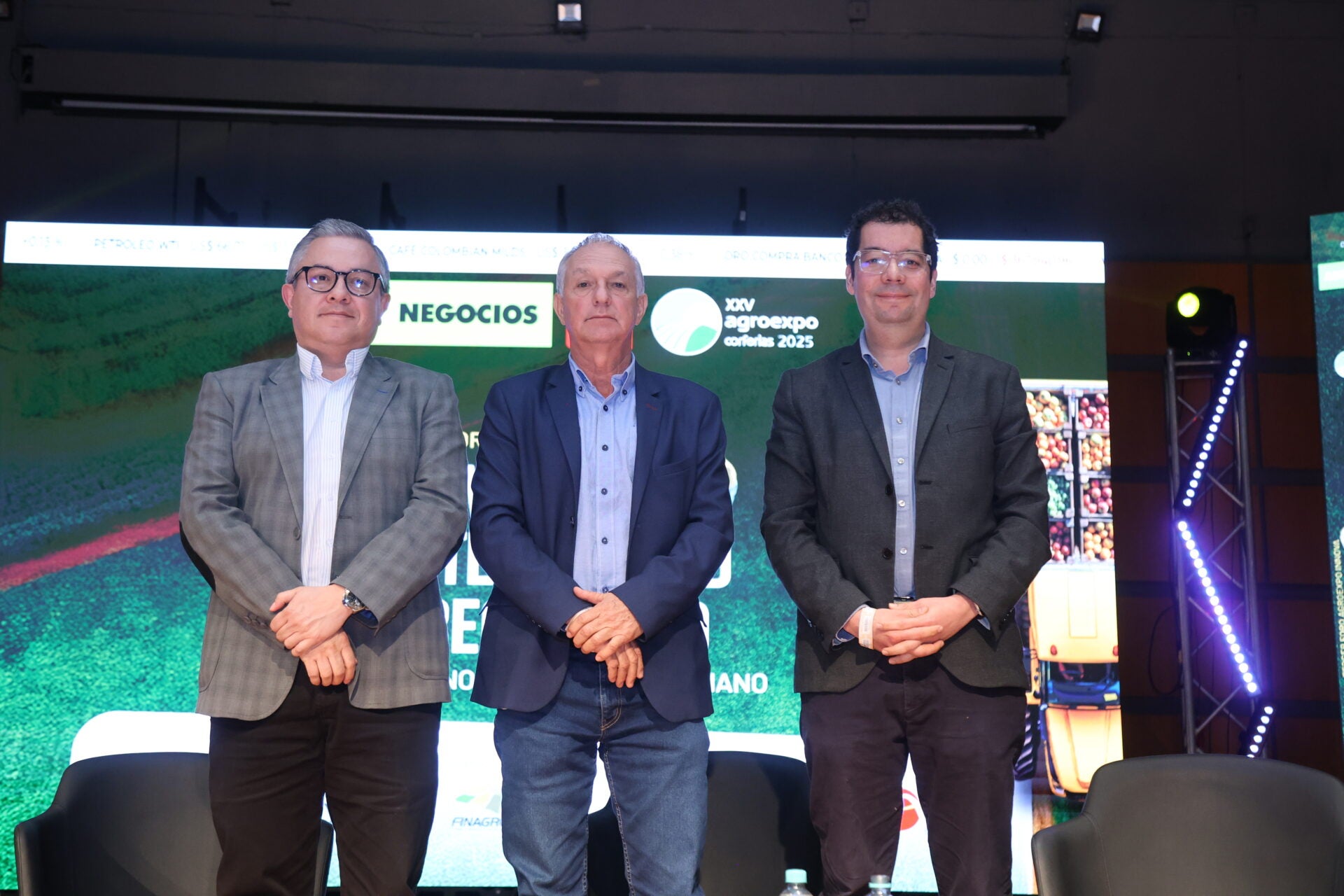 Andrés Castellanos, gerente de exportaciones de ProColombia; Álvaro Palacio, presidente de Asohofrucol; y Camilo Montes, de la Andi.