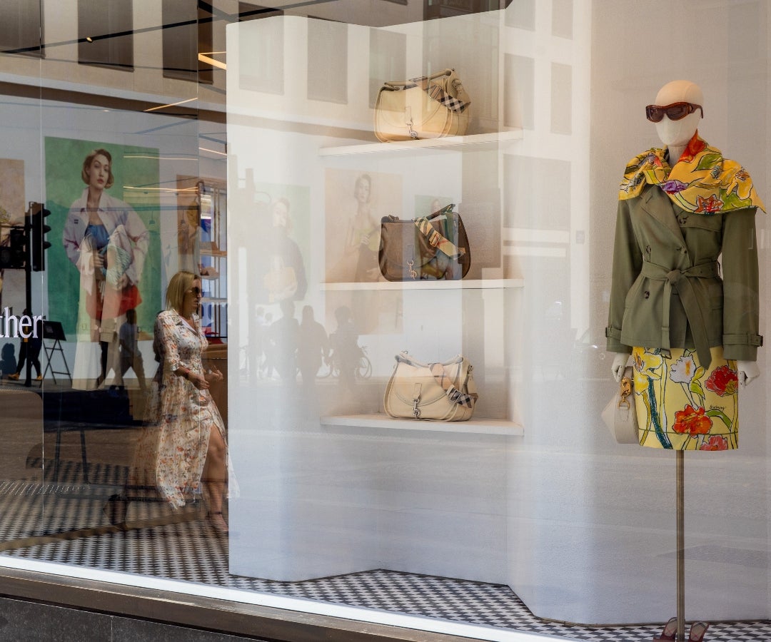 Las acciones de Burberry subieron hasta 5,8% en Londres antes de reducir sus ganancias