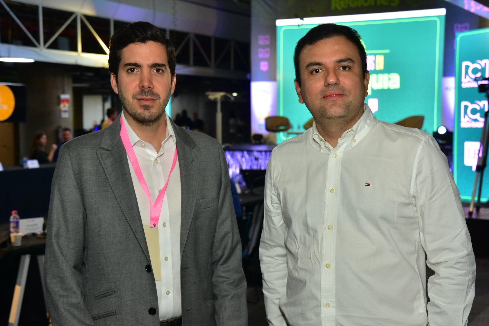 Juan Esteban Mejía, gerente de Asuntos Corporativos de Grupo Argos y Jesús Ramos, de Estrella Grupo Empresarial.