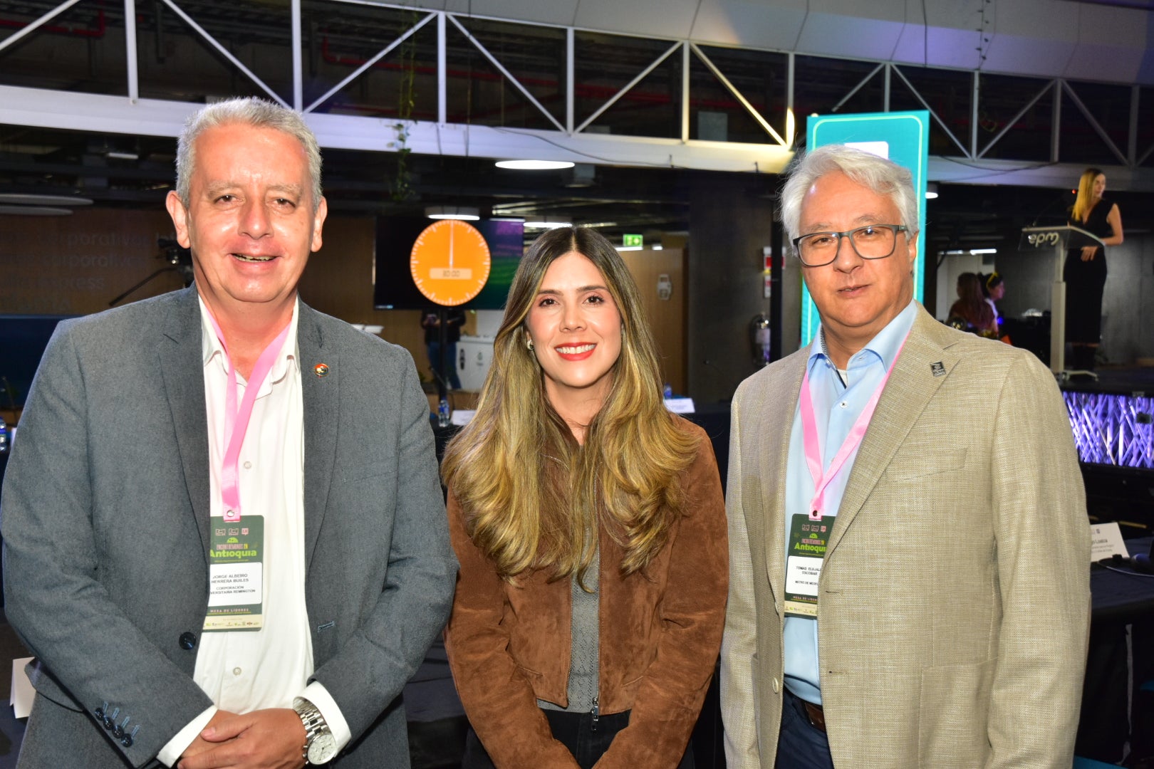 Jorge Albeiro Herrera, rector Uniremington; Juliana Velásquez, presidente de ProAntioquia y Tomás Elejalde, gerente del Metro de Medellín.