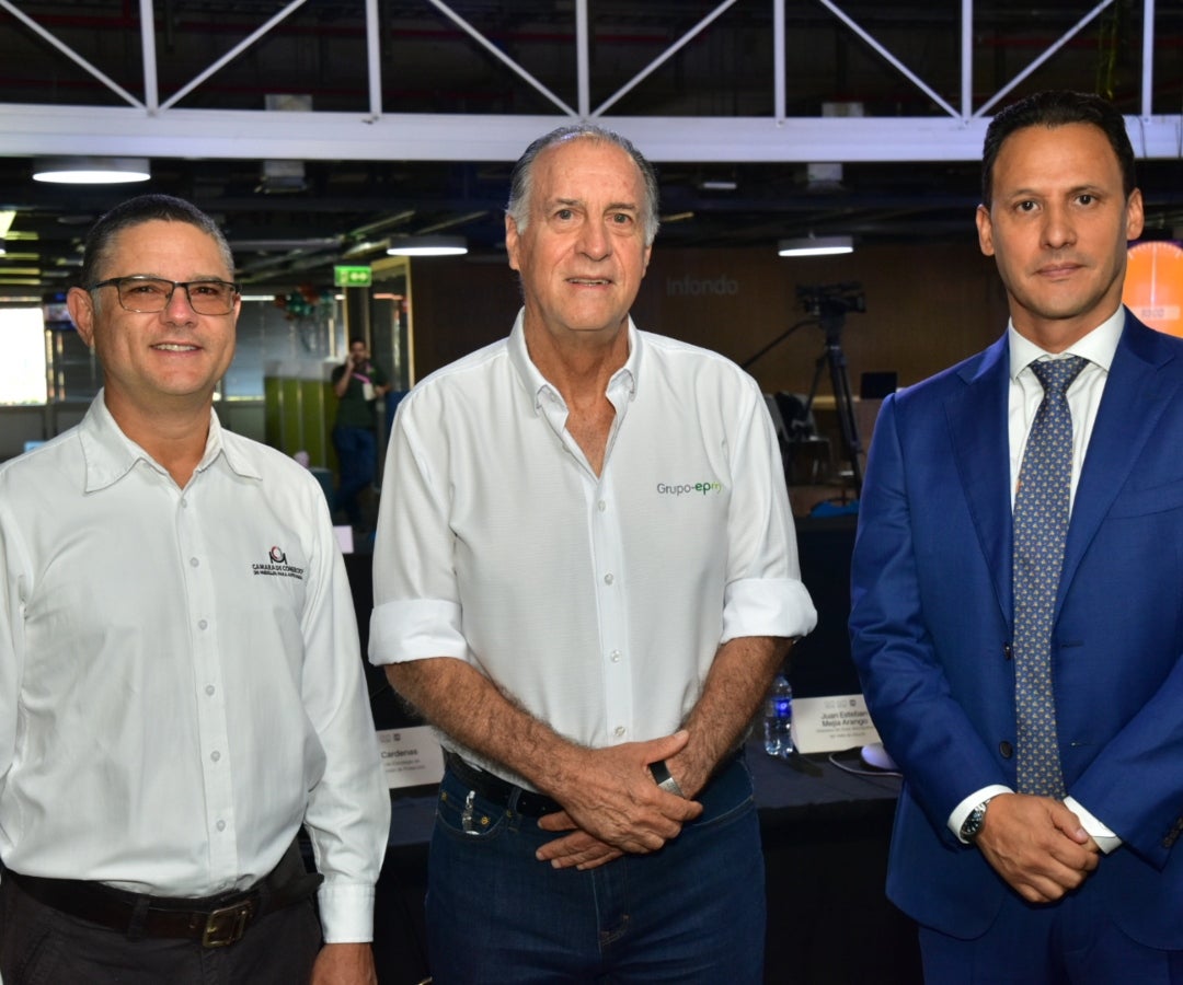 Rubén Valencia Sánchez, director de competitividad de la Cámara de Comercio de Medellín; John Maya, Gte. de EPM y Julián Cárdenas de Protección.