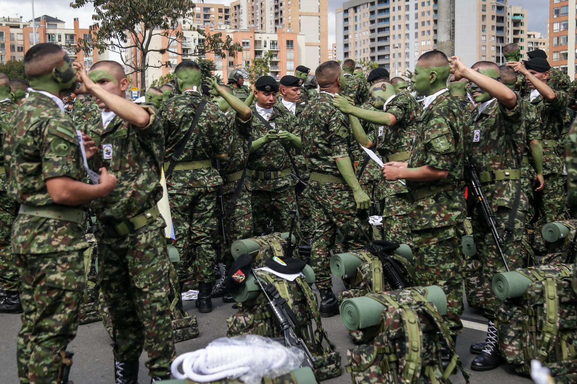 Miembros de las Fuerzas Militares lideraron el desfile en Bogotá