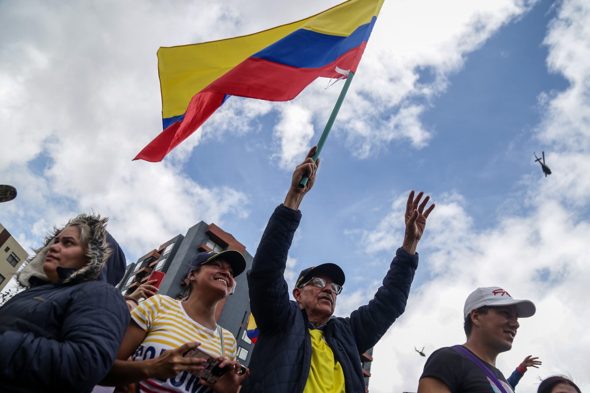 Las personas se reunieron para presenciar el desfile de las Fuerzas Armadas y la conmemoración del Día de la Independencia