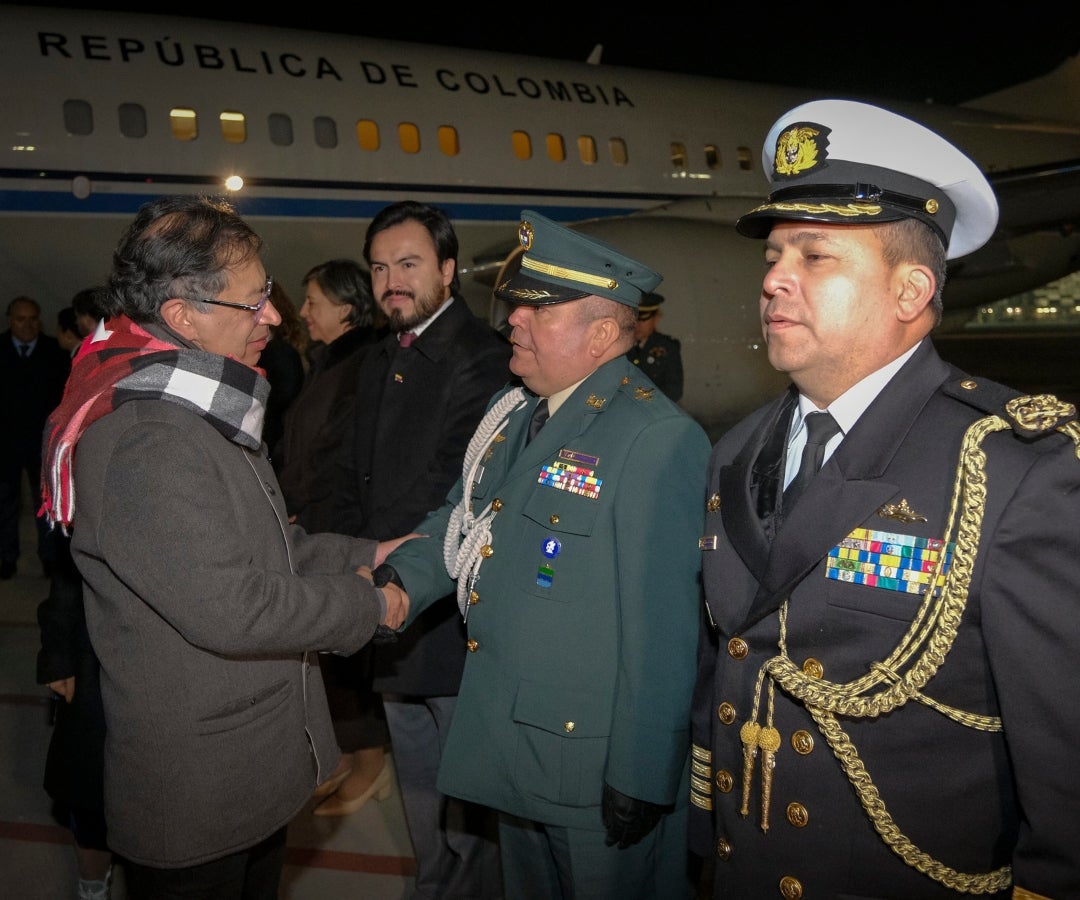 Gustavo Petro llega a Chile para cumbre por la democracia