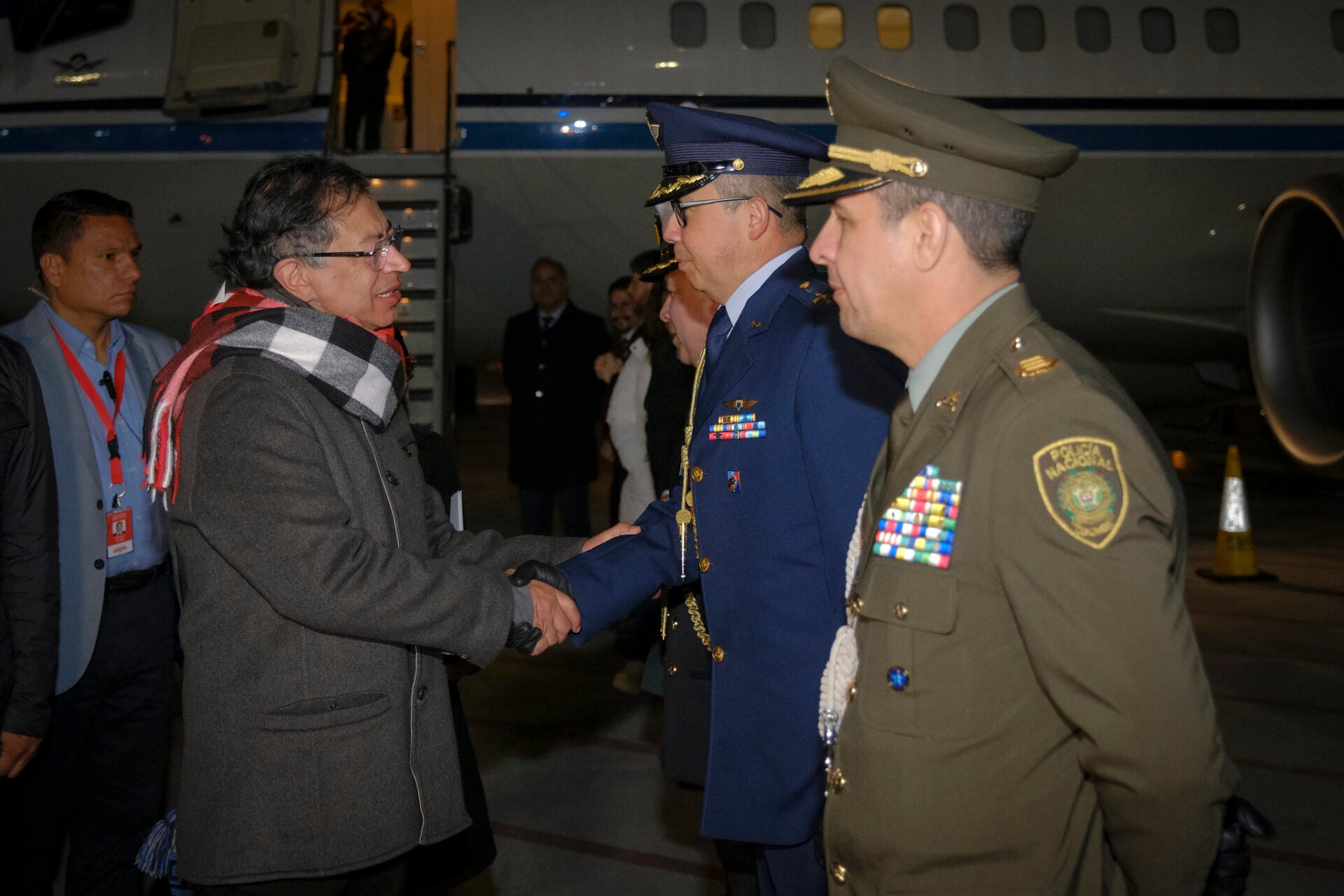 Gustavo Petro llega a Chile para cumbre por la democracia