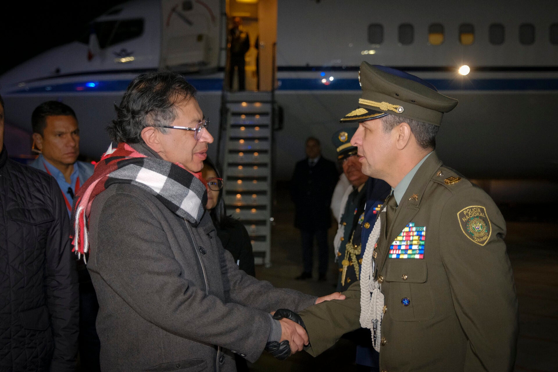 Gustavo Petro llega a Chile para cumbre por la democracia