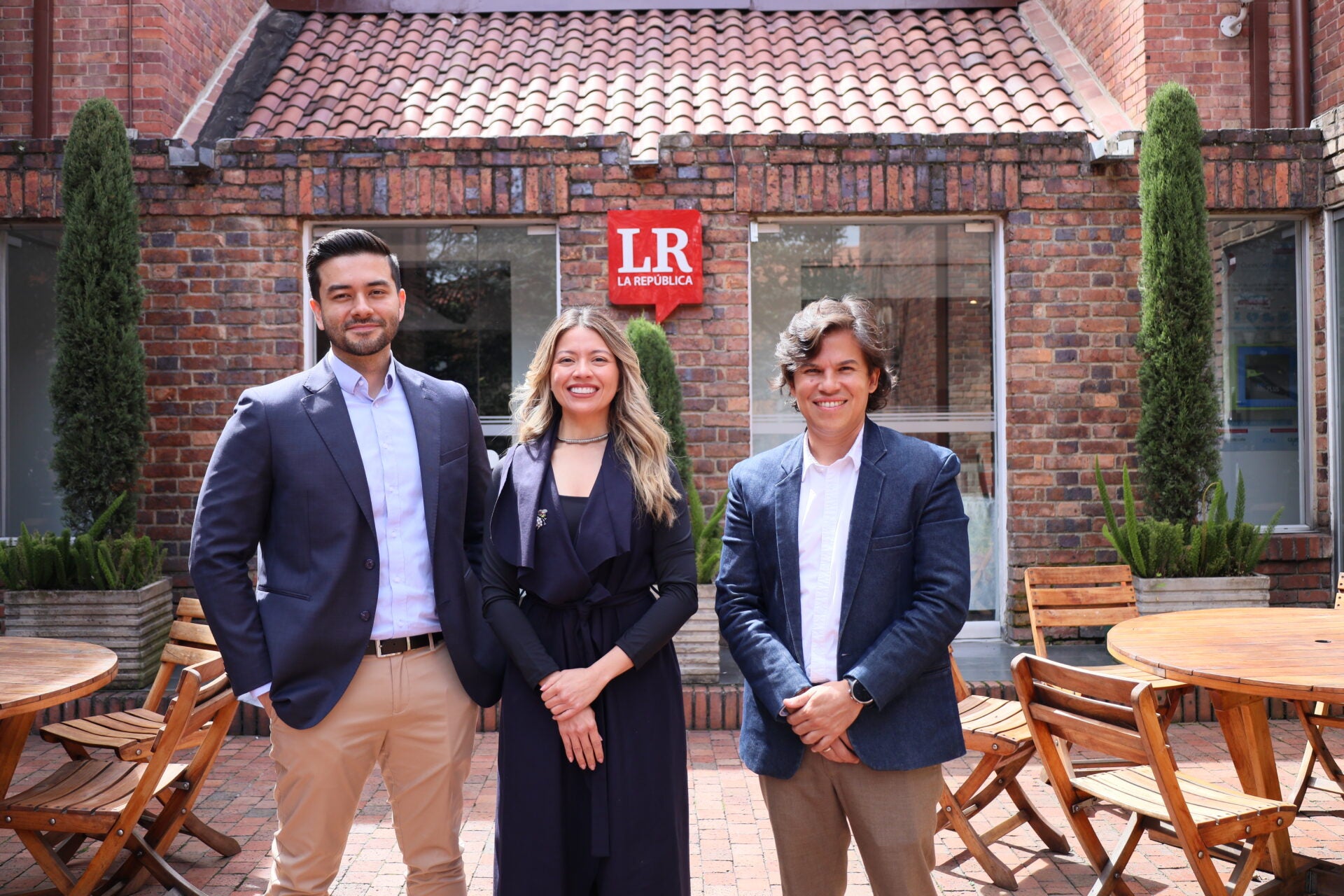 Roberto Takeo, vpte. Tecnología de Banco Santander; Katty Eljach, vpte. Transformación Digital del FNG; y Carlos Murillo Gallego, CEO & founder de DataKnow.