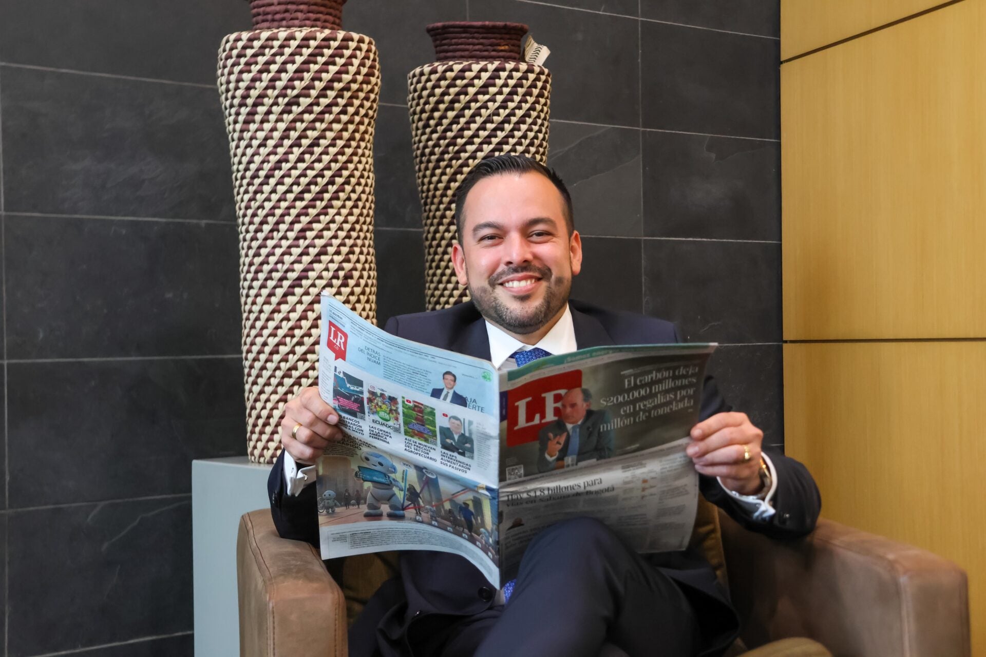 "Estamos proponiendo que quienes más tengan recursos, estratos cinco o seis, sector industrial y comercial, paguen esos saldos a 10 años o 15 años", expresó el ministro/Ministerio de Minas y Energia