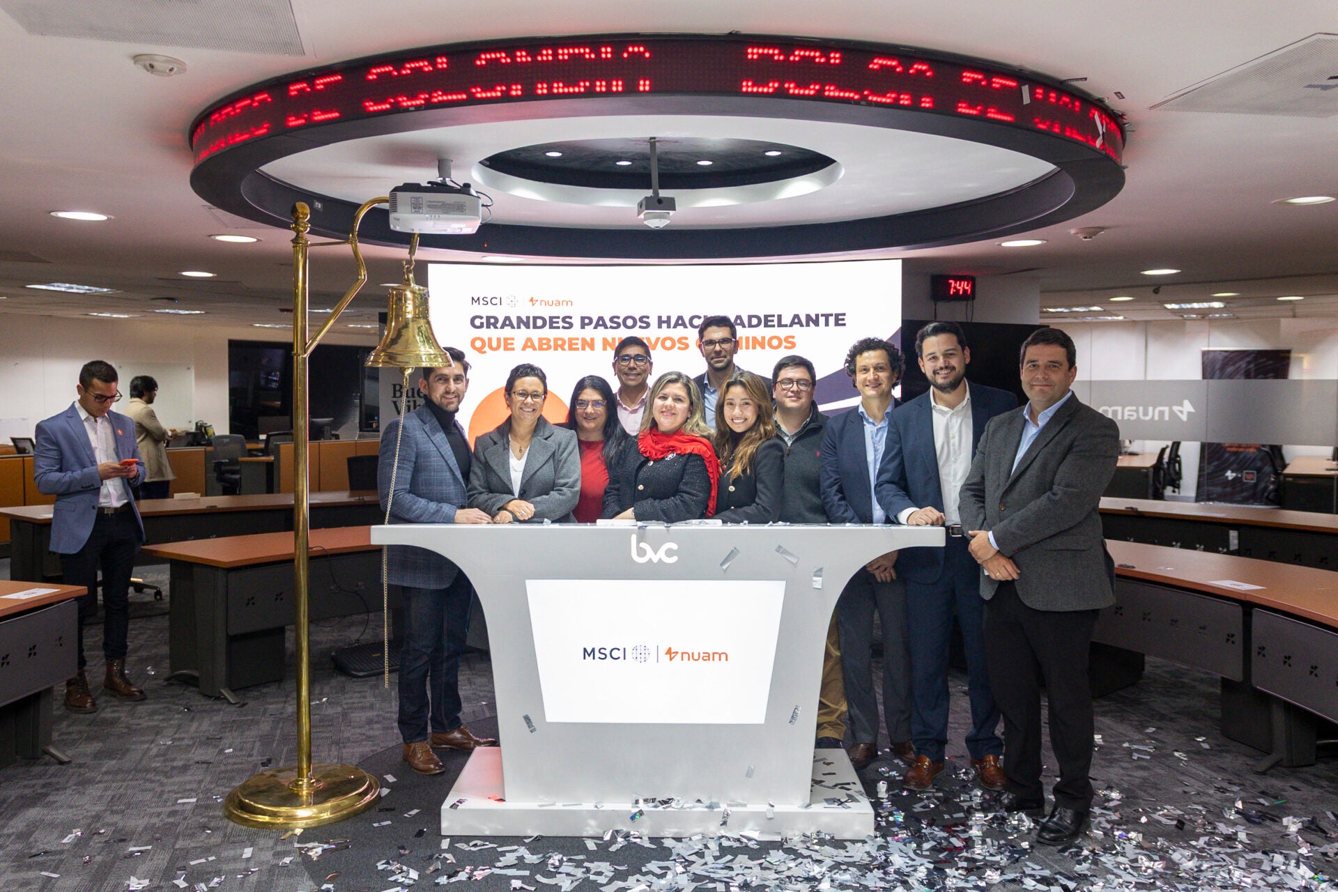 Darwin Martinez, Dir. financiero de Asofiduciarias; Estefanía Aja, VP técnica y finan ciera de As ofiduciarias; Mónica Vergara, Gte. senior legal de Nuam; Carlos Barrios, Gte. senior de sostenibilidad e IR de Nuam; Mariana Aya, subdirectora de desarrollo de mercados de URF; Felipe Motta, head of custody en Colombia y Panamá de Cititrust; Alejan dra Munoz, asesora de despacho de URF; Andrés Felipe García, subdirector (e) de desarro-lo de mercados de URF; José Antonio Giraldo, Gte. de regulación de AMV; y Juan Manuel Escruceria, presidente de Cititrust Colombia.