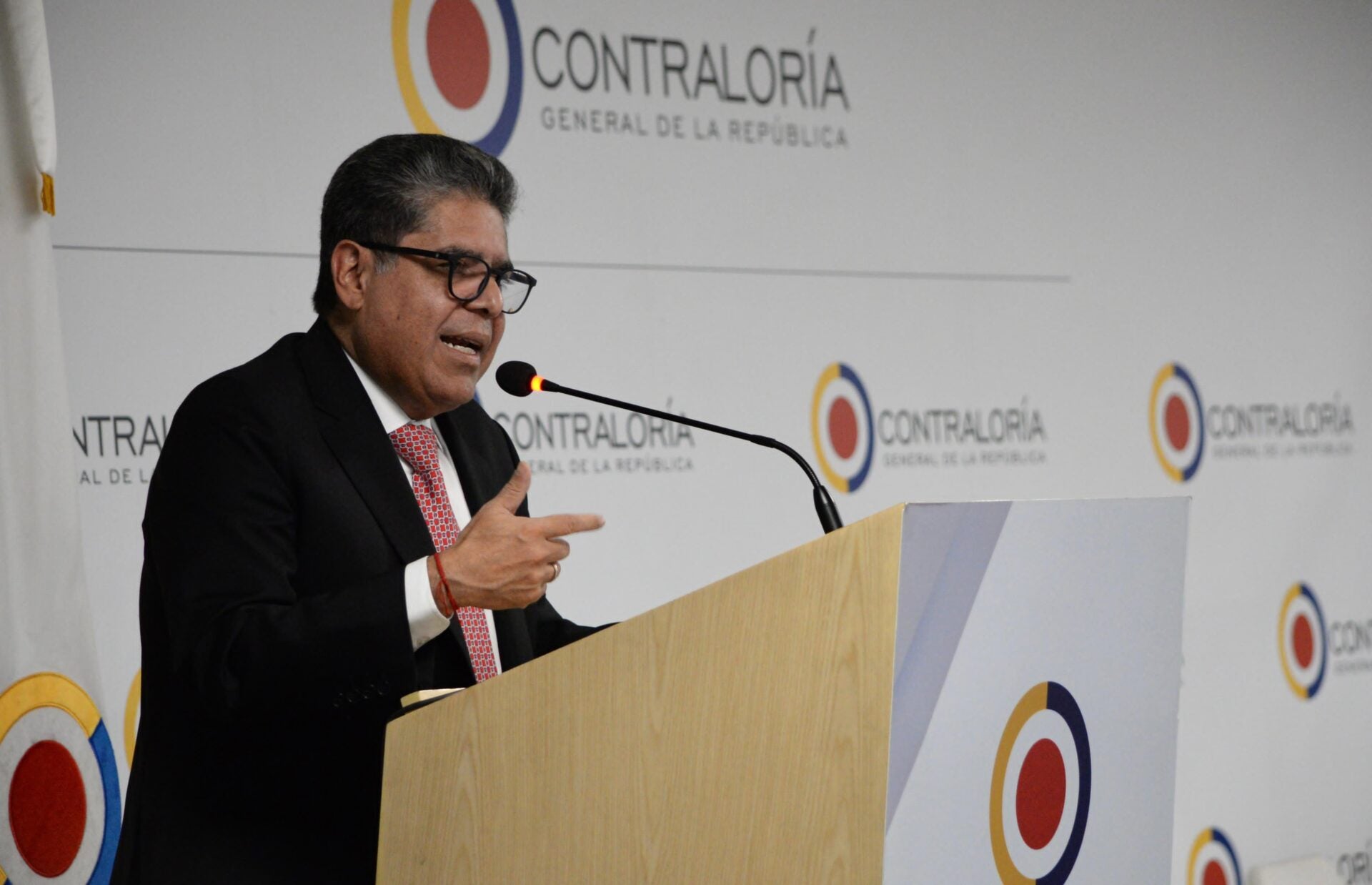 Carlos Hernán Rodríguez, contralor general