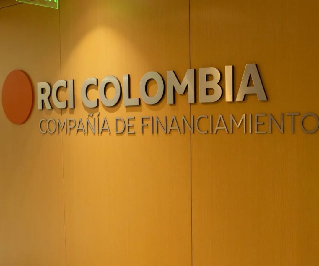 RCI Vista general de la entrada de las oficinas de RCI Colombia