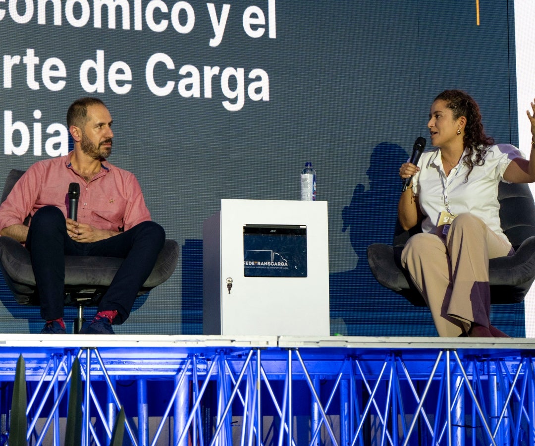 Juan Pablo Fernández, director del departamento de investigaciones económicas de Fedetranscarga, y Carolina Monzón, gerente de investigaciones económicas Itaú