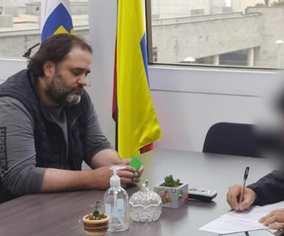 Felipe Rocha se entregó a la Fiscalía por el caso de estafa en pirámide ganadera