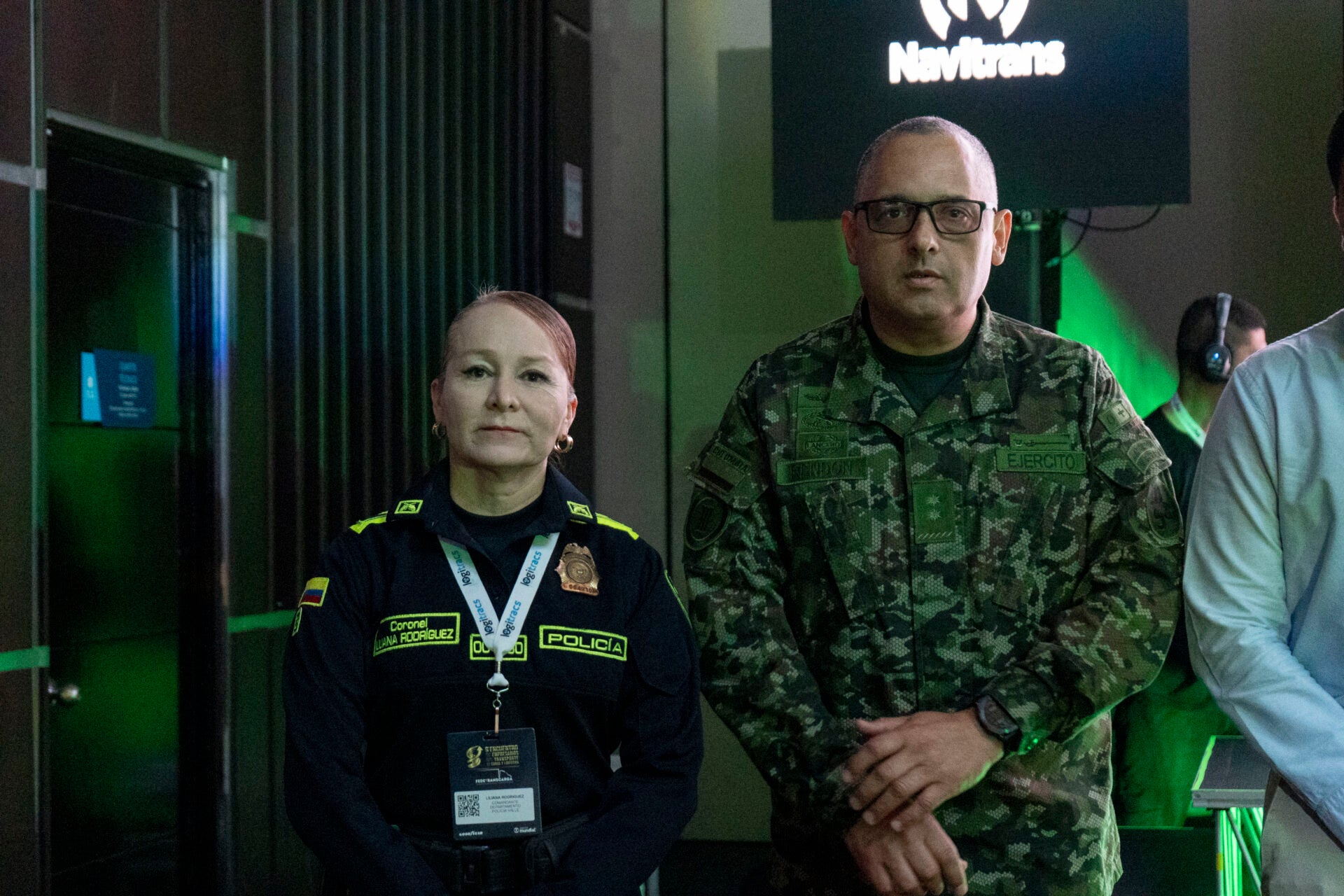 Coronel Sandra Liliana Rodríguez y el Brigadier General, Juan Rendón Pérez.