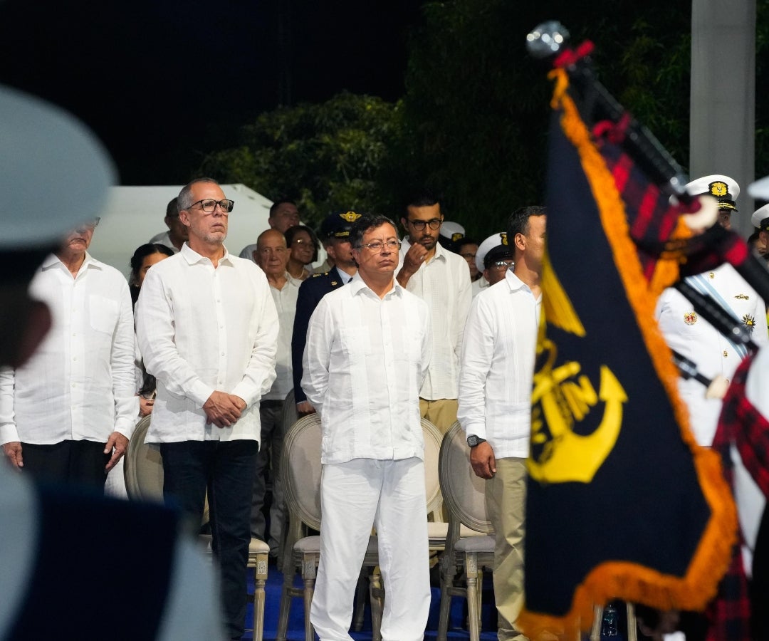 Petro ordenó a Armada tomar control de aeropuertos para frenar exportación de cocaína