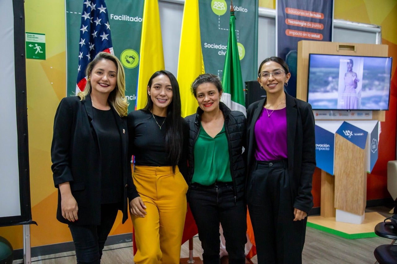 Luisa Pira, ejecutiva en iNNpulsa Colombia; Leidy Cuestas, fundadora de Kitsmile; América Castiblanco, directora regional de la oficina de transferencia tecnológica de Connect; y Érika Bejarano, líder de emprendimiento de la Universidad EAN.