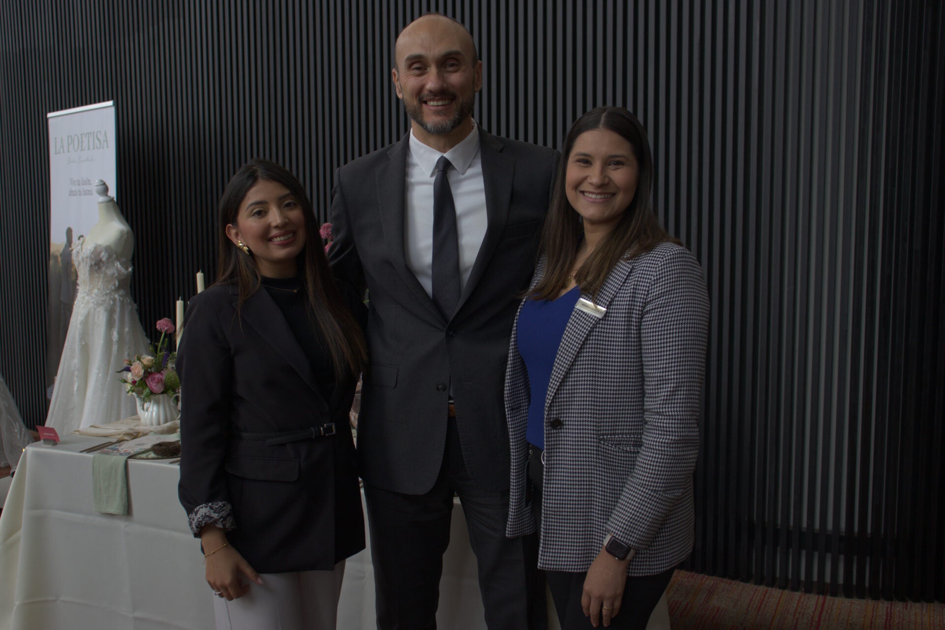 Deisy Contreras, gerente de ventas de eventos sociales de Grand Hyatt Bogotá; Alessandro Medori, director de operaciones en Grand Hyatt Bogotá; y Andrea González, directora de ventas de Grand Hyatt Bogotá.