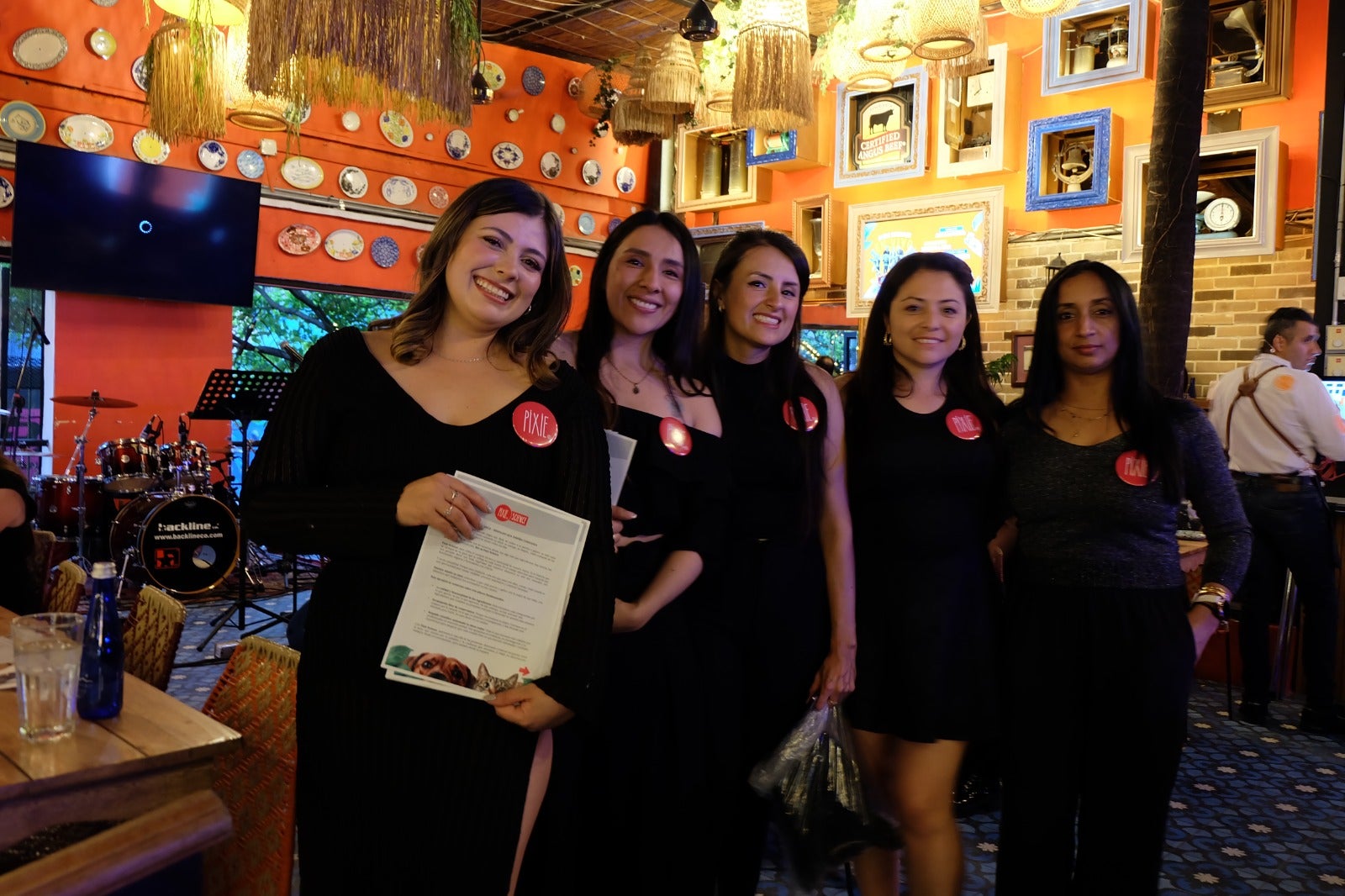 Melisa Montoya, veterinaria de investigación y desarrollo Pixie; Angie Cárdenas, ejecutiva de Pixie Bogotá; Andrea Vivas, ingeniera de calidad; Lina Herrera, ejecutiva de Pixie Bogotá; y Victoria Pérez, ejecutiva Pixie Antioquia.