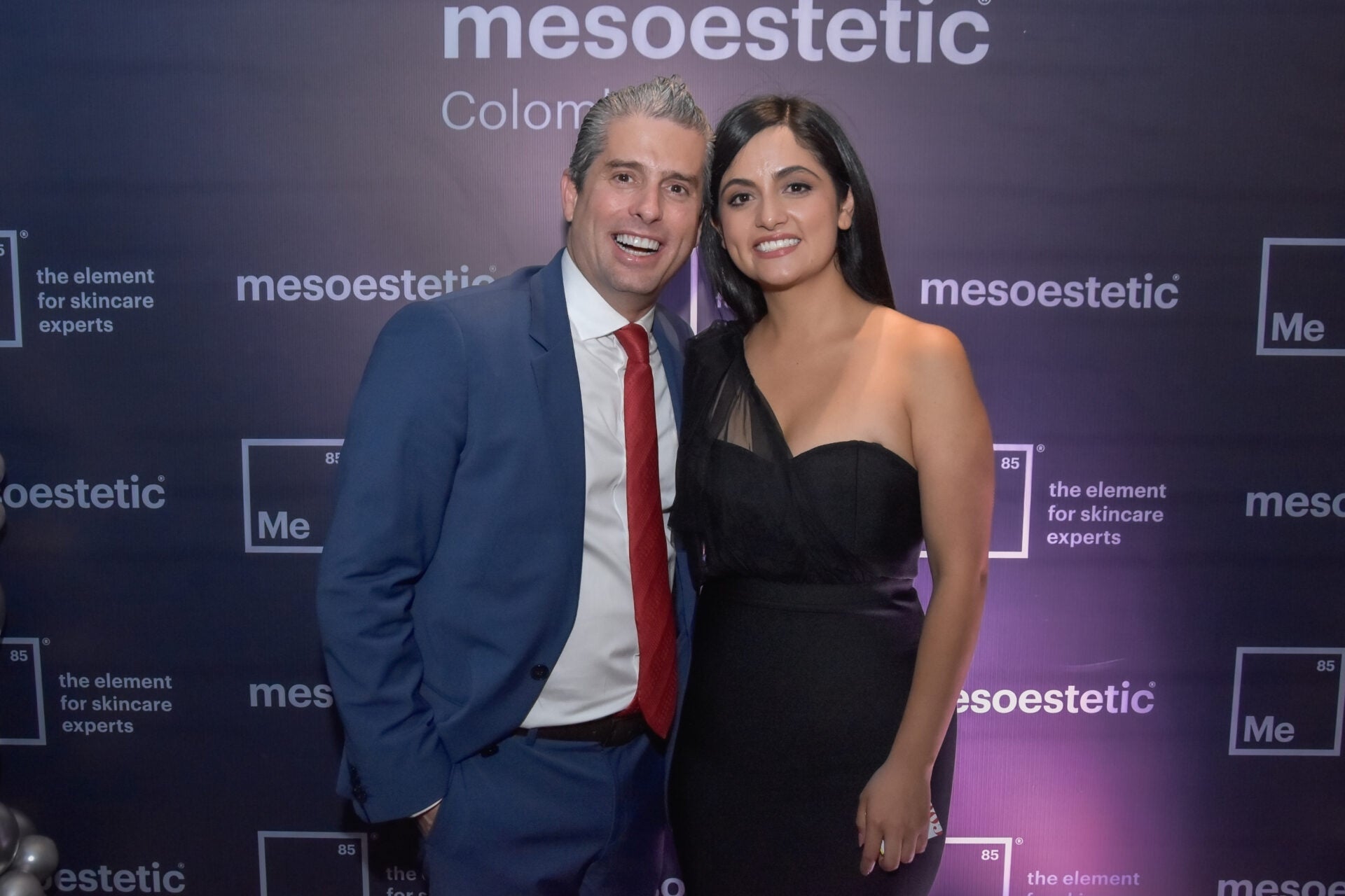 Rafael Nunes, director clínico de Mesoestetic Brasil; y Camila Altamirano, export area manager de Mesoesetetic.